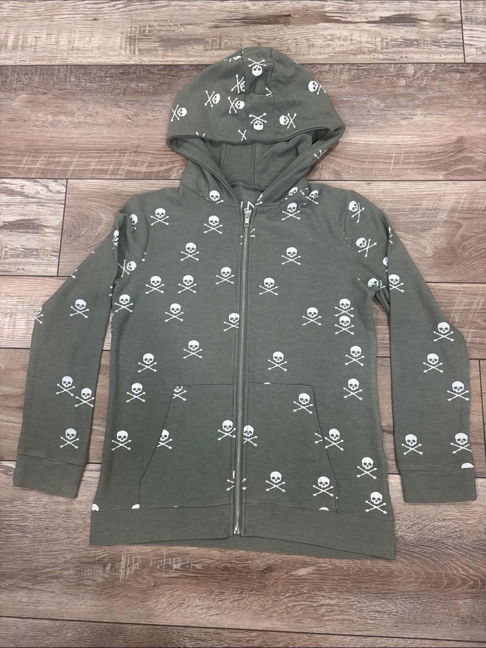 NWOT Chaser Brand Boys Skull and Crossbones Zip Up Hoodie Size 14